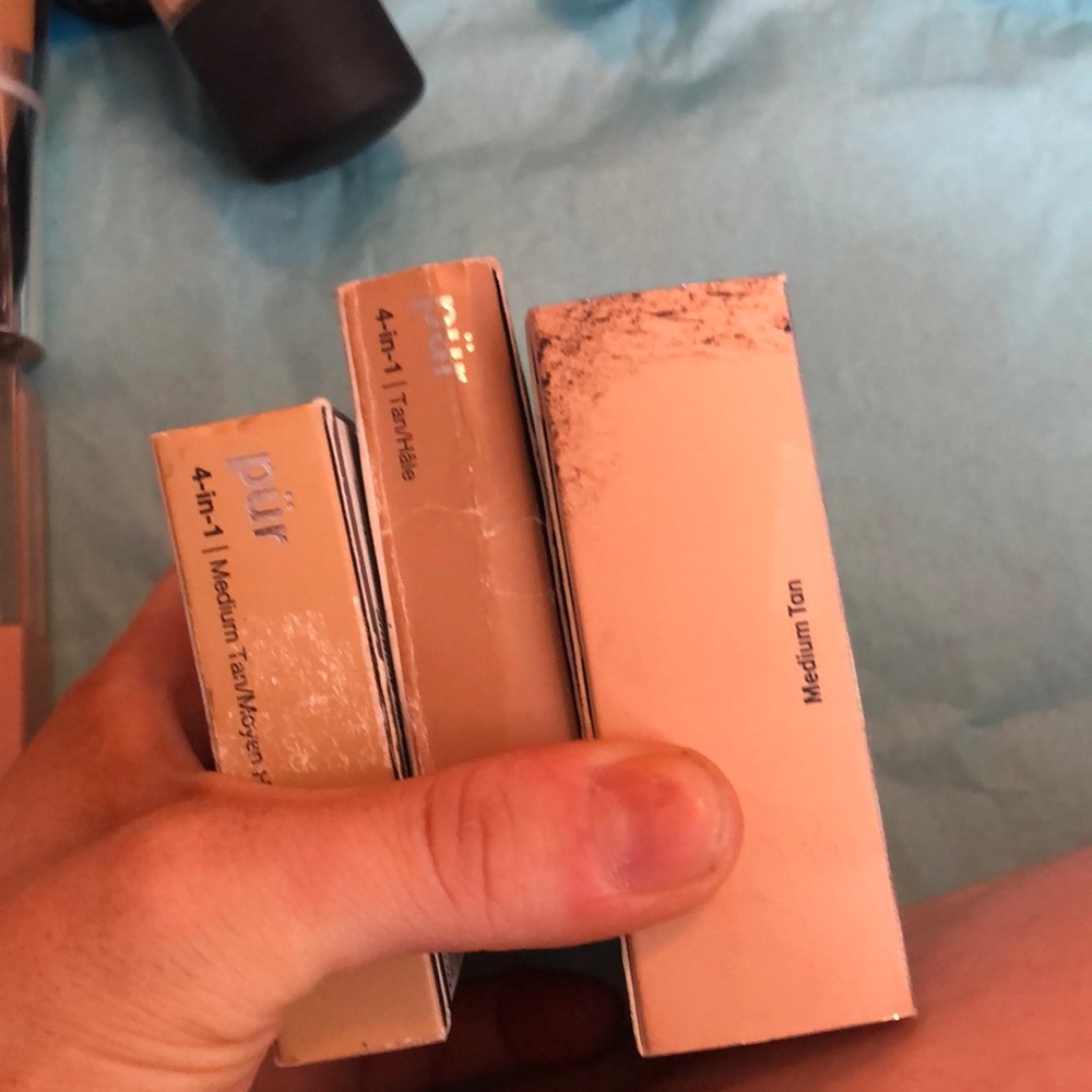 Unlisted Makeup Bundle Foundation/Primer/Powder - Picture 8 of 8